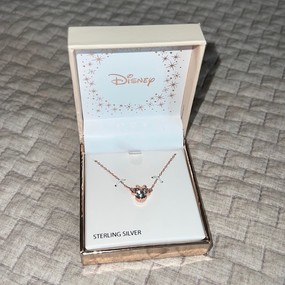 Disney Minnie Mouse necklace. New in Box! - Picture 1 of 4